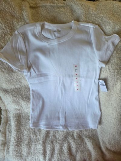 Brand new with tag Old navy short sleeved shirt Retails $14.99 Men's - M