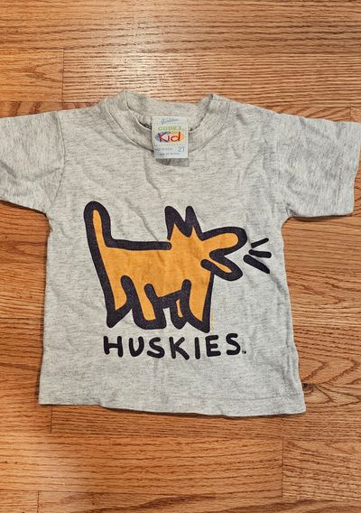 Genuine Code 3 Kids Like new boys 2T T-shirt feature playful huskies graphic 2T