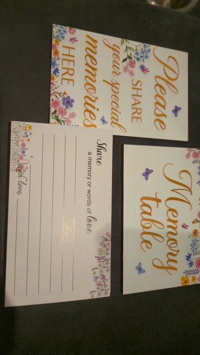 Memory table signs and 50 card. Index card size