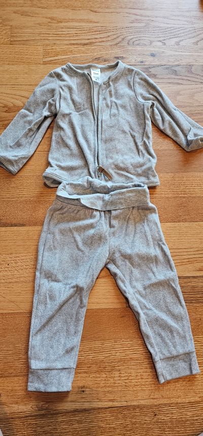 Carter's Like new full zip fleece 2 pieces set 12 Months