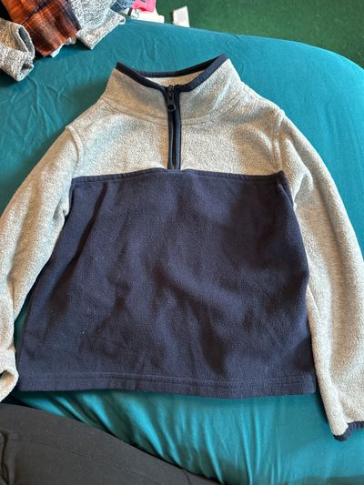 Oh kosh bgosh Navy and gray fleece pullover 4T