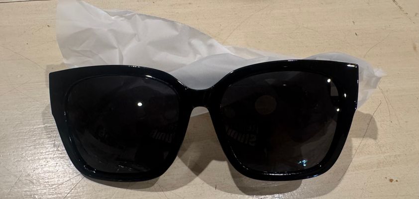Brand new womens oversized sunglasses Brand new womens oversized sunglasses