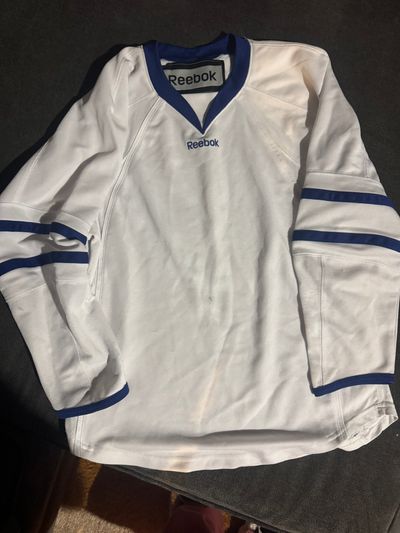 Reebok Youth Hockey Shirt Size L-XL Reebok Youth Hockey Shirt Size L-XL
