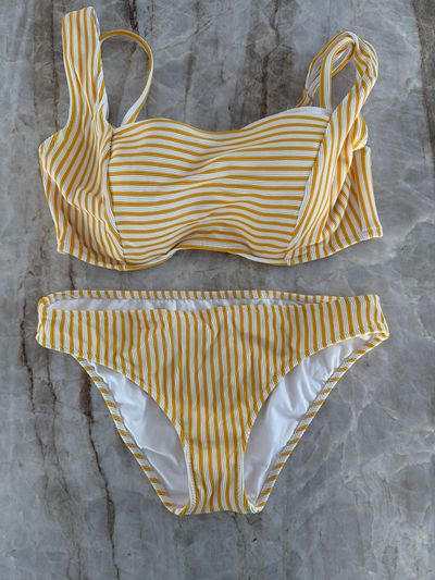 Stripped bikini top is 34DD bottom is M  Women's Med (10-12)