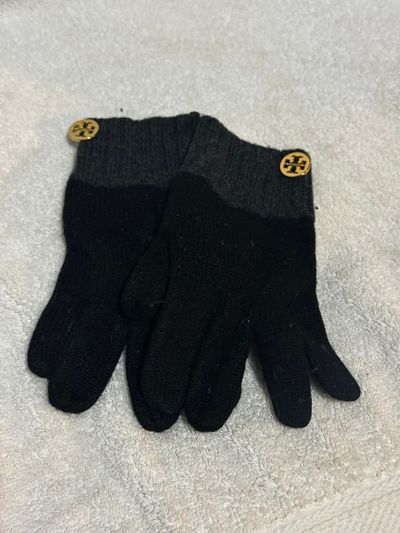 Teen Size Tory Burch gloves Teen Size Tory Burch gloves