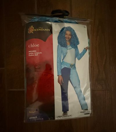 Disney Descendents Chloe costume with gloves And brand new makeup Size 8-10 7-8