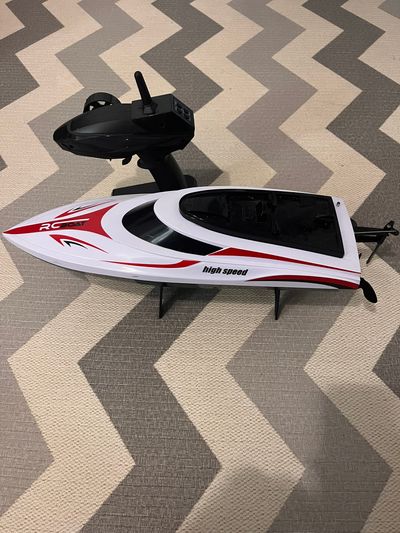 Unknown Remote Control Speed Boat- VERY FAST- Used Once