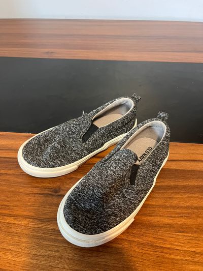 Old Navy Grey Slip On Sneakers 8 (Toddler)