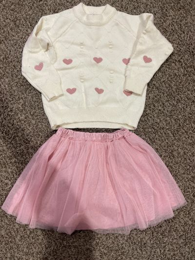 LeChic Sweater and skirt 5T/5