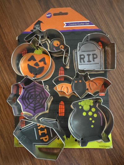 Wilton - NEW Halloween cookie cutters