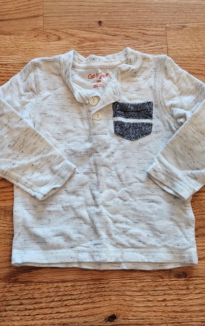 Cat & Jack Like new soft & comfy long sleeves shirt for everyday wear 12 Months