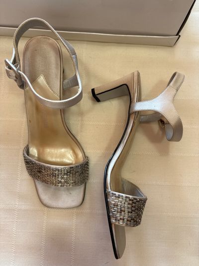 Caparros size 7 Silver silk sandal  7 (Adult)