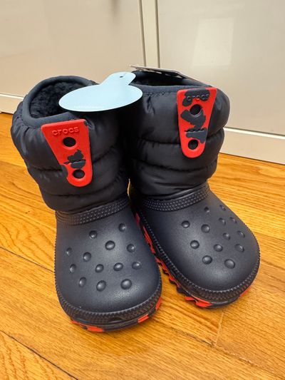Crocs New- snow boots 6 (Lil' Kid)