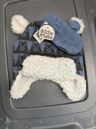 New with tags Addie & Tate Hat Glove Set Boys ages 2-4 2T
