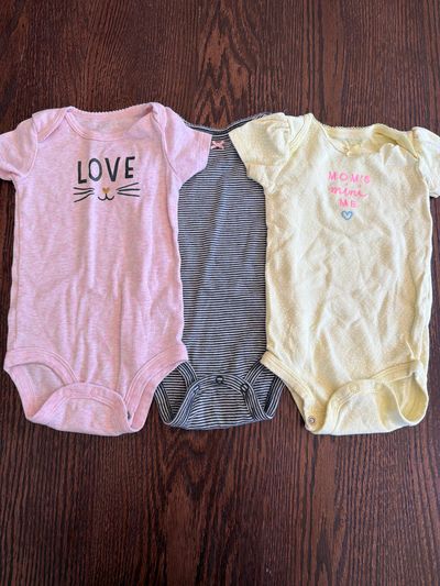 Carters onesie 3 pack  6-9 Months