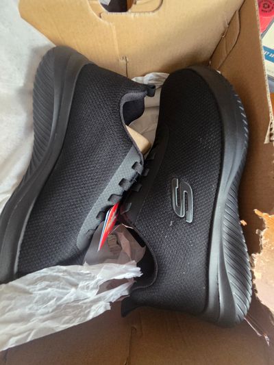 Brand New Skechers work Gear sneakers wide fit Retails $70 8 (Adult)