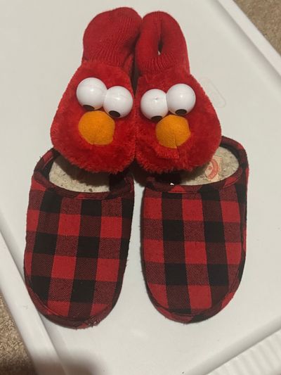 2 pairs slippers. Size 9-10 2 pairs slippers. Size 9-10 9-1/2 (Lil' Kid)