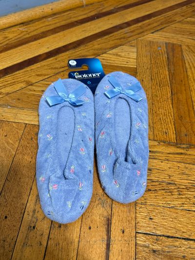 Isotoner new slippers sz L 9/10  9 (Adult)