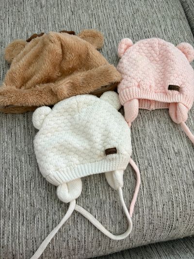 Unknown 3 winter hats 0-12 m Infant (0-2 yrs)