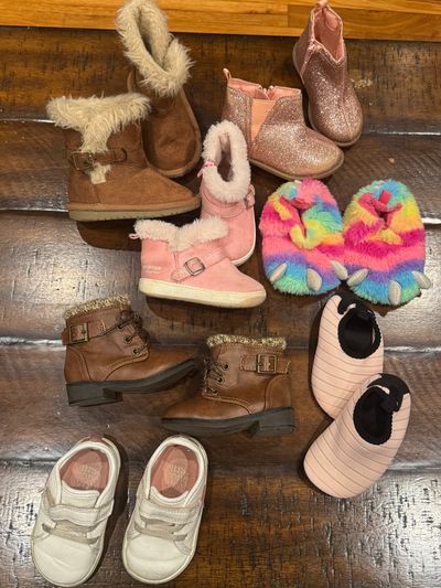 Toddler size 4 shoe lot. Great condition Toddler size 4 shoe lot. Great condition 4 (Toddler)