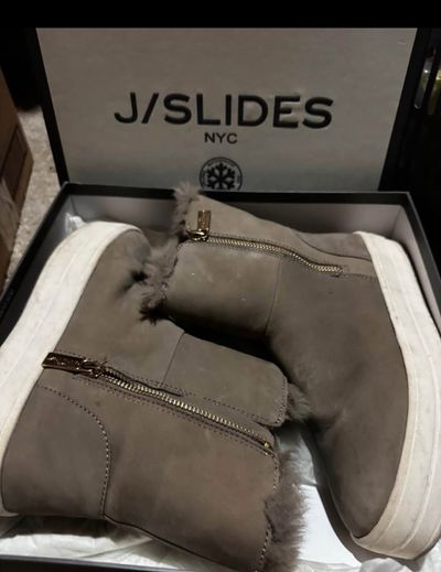 J Slides Winter Boots J Slides Womens Winter Boots size 7.5 Very Warm and comfortab 7-1/2 (Adult)