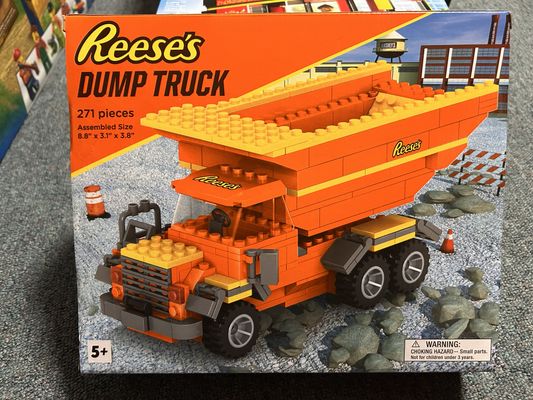 Brand New Never Open NEW Hershey Reese's Dump Truck 271 pcs Lego Building Blocks