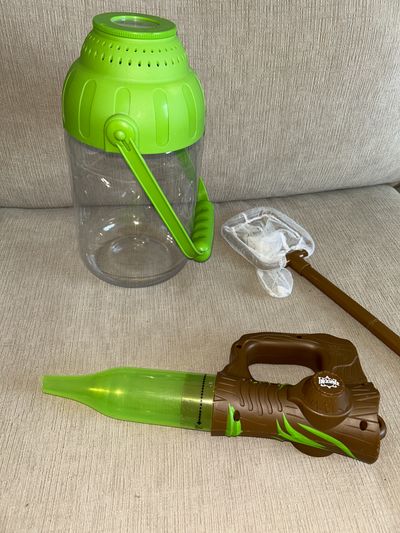 Edu science nature bug vacuum set Bug catching set retails 18 jar has dent but bugs wont care