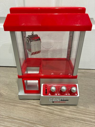 Mini Claw Machine battery operated mini claw works - open in back to add toys/candy