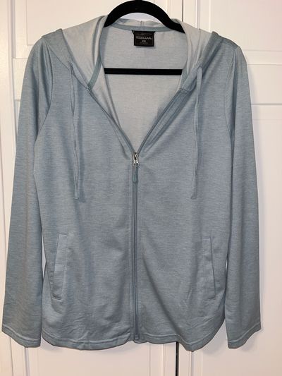 32 Degrees Cool Never worn. Light blue. Zipper Hoodie. Pockets. Lightweight LS Women's - M