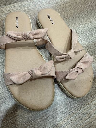 Torrid Size 9 wide bow sandals 9 (Adult)