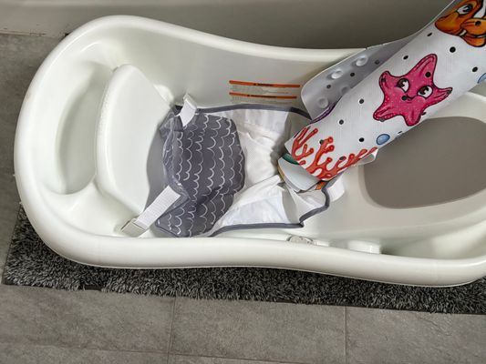 The First Years First years infant tub with sling & bath non slip mat like new