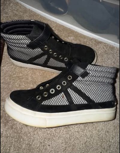 Juicy Couture Sneakers Size 6 Juicy Couture Sneakers Size 6 6 (Adult)