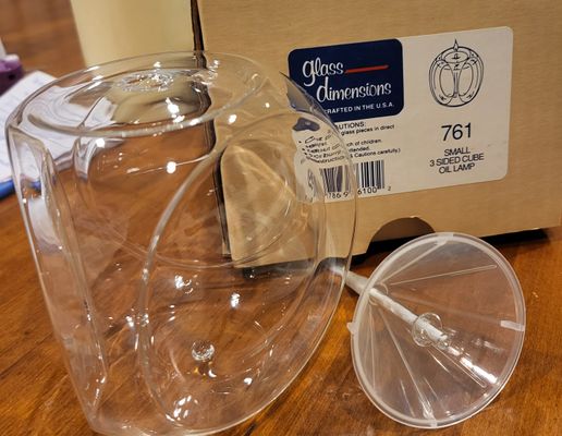 Unknown NEW-Glass dimensions 3 sided cube oil lamp
