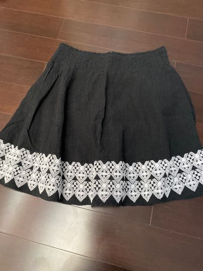 Old navy Black skirt with white design Women's - M