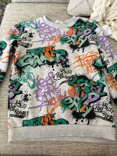 H&M Gamer sweater tag  size 8-10 never worn 7-8