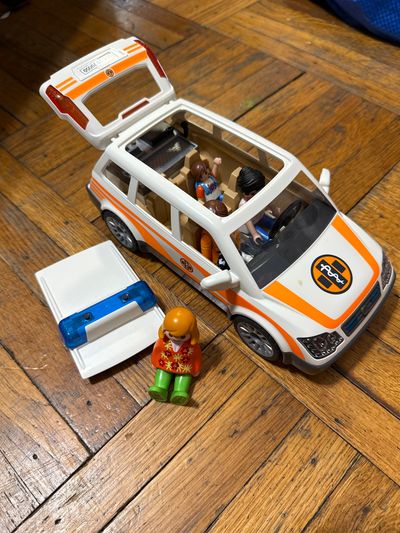 Playmobil ambulance figures accessories for rescue Lights sounds
