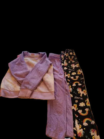 32 heat outfit Fleece top , leggings. And unicorn fleece pant. 5T/5