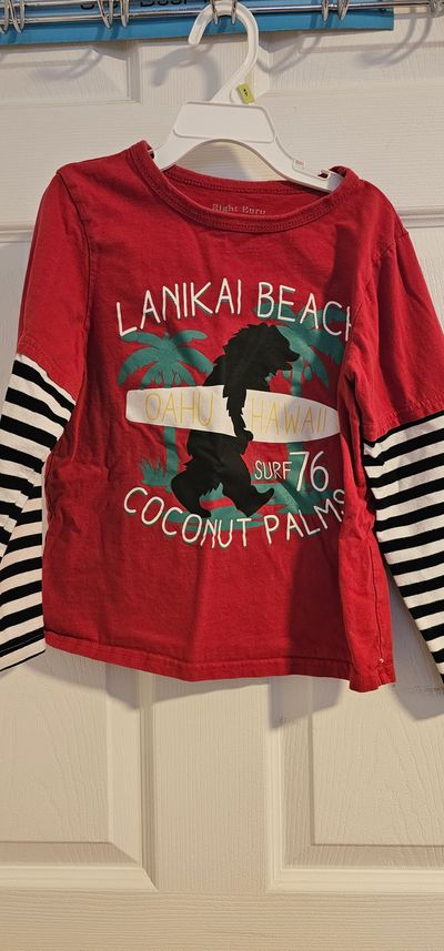 Right Euro Graphic layered sleeves shirt is stylish for everyday wear. 7-8
