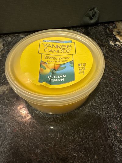 Brand new Yankee candle scenterpiece 2.2 oz Sicilian lemon easy melt cup