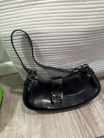 Guess Black guess purse with 2 zippers pouches, front magnetic button
