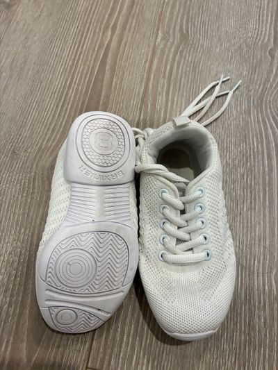 white Cheer sneaker barely worn white cheer sneaker 11 (Lil' Kid)
