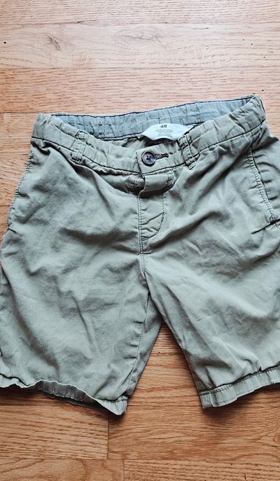H & M Boys shorts inner adjustable waist tabs barely visibl tiny stain 6T/6