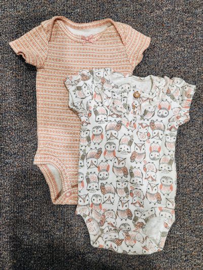 Carters Nb onesies 0-3 Months