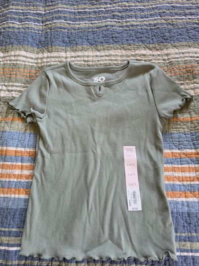 So NEW WITH TAGS Green Keyhole Shirt 6T/6