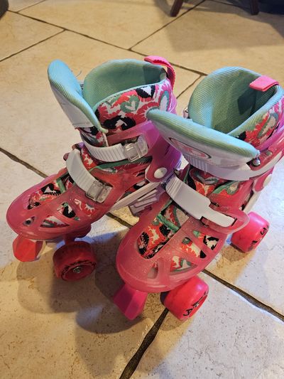 Roller Derby Kids Roller Skates (Shoe Size 12-2)
