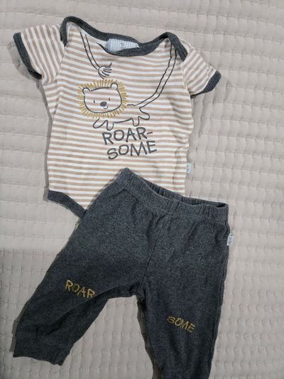 Duck Duck Goose Set of top and pant 6-9 Months