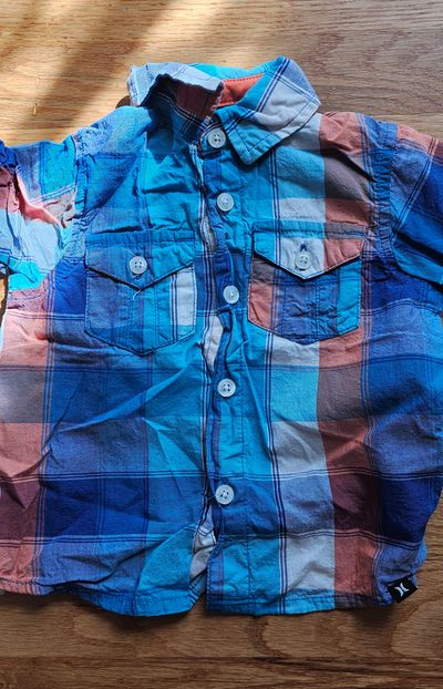 Hurley Brand New without Tag boys short sleeves button down shirt 18 Months