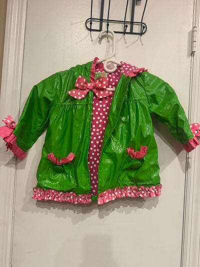 Little Sprout Mud Pie Rain Coat Little Sprout Mud Pie Rain Coat. Has no Buttons 2T