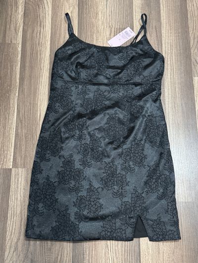 Brand new black floral design short dress Small knee slit on left Women's - S