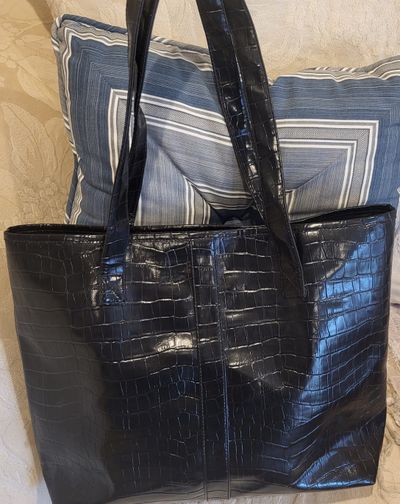 unknown NEW Large black bag inside zipper and snap close